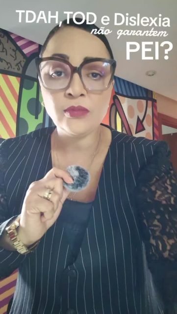 ⚠️ ATENÇÃO, ESCOLAS E FAMÍLIAS!

Nem todo diagnóstico garante AEE e PEI — e entender isso muda completamente a forma como o aluno será acompanhado! 👀

📌 Pela legislação da educação especial, têm direito ao AEE e ao PEI:
✔️ Alunos com deficiência intelectual
✔️ Deficiência física
✔️ Deficiência auditiva ou visual
✔️ Síndrome de Down (considerando comorbidades)
✔️ Usuários de órteses, próteses ou cadeira de rodas

🚨 Agora vem o ponto que gera muita confusão:
TDAH e TOD não fazem parte do público da educação especial.

Isso NÃO significa falta de apoio!
Significa que o caminho é outro:

✨ Plano de intervenção pedagógica
✨ Estratégias de adaptação
✨ Organização da aprendizagem

💡 Nem todo aluno precisa de PEI…
Mas todo aluno precisa de um plano que funcione de verdade!

📚 Informação correta evita erros pedagógicos e garante direitos reais!  Você sabia disso?

#educacaoespecial #AEE #PEI #inclusaoescolar #TDAH TOD educacaoinclusiva neurodesenvolvimento professores coordenacaopedagogica psicopedagogia educacao escola aprendizagem adaptacaopedagogica direitodoaluno